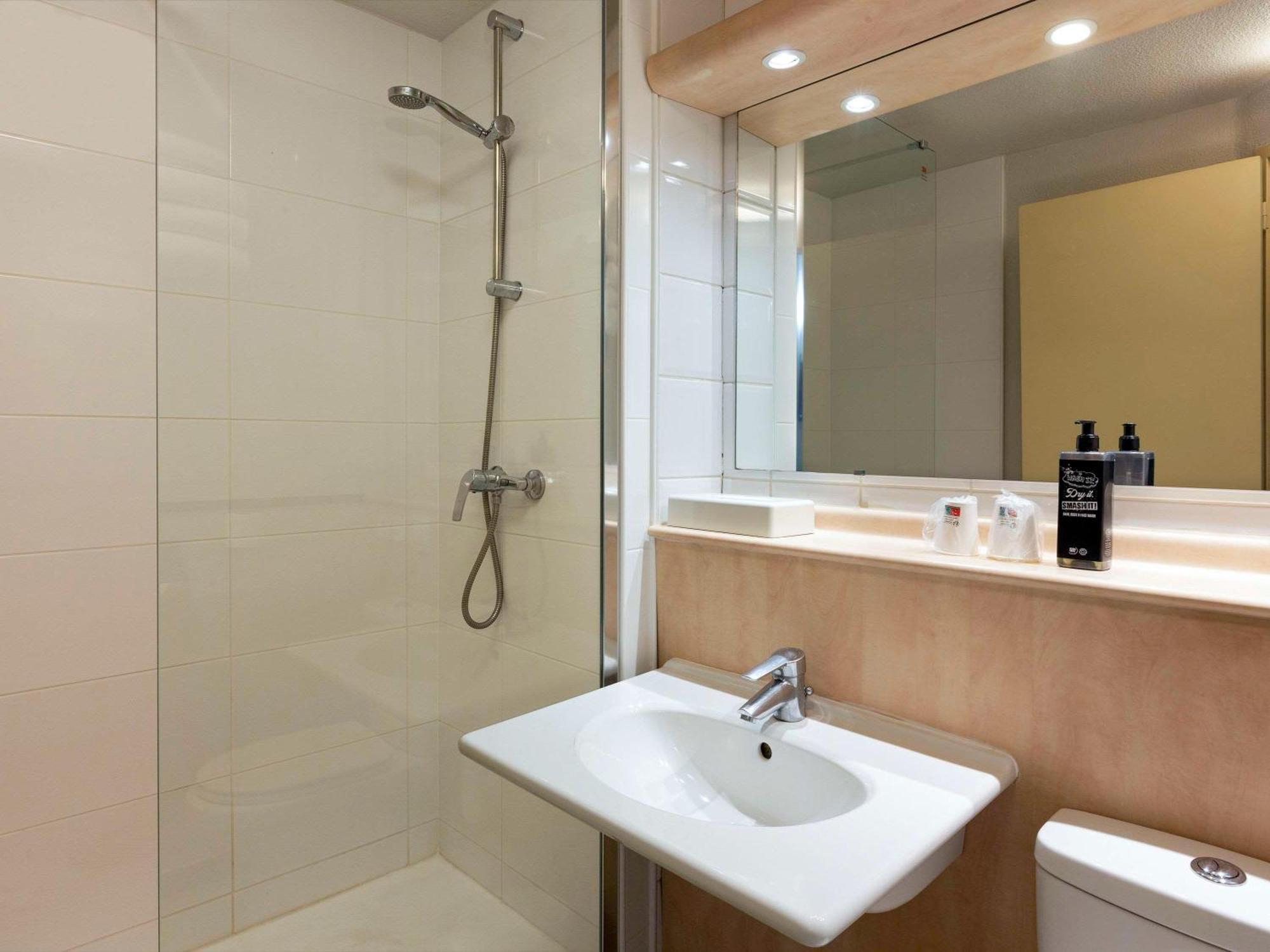 Greet Hotel Villeneuve La Garenne - Renove מראה חיצוני תמונה