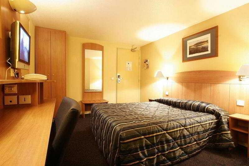 Greet Hotel Villeneuve La Garenne - Renove מראה חיצוני תמונה